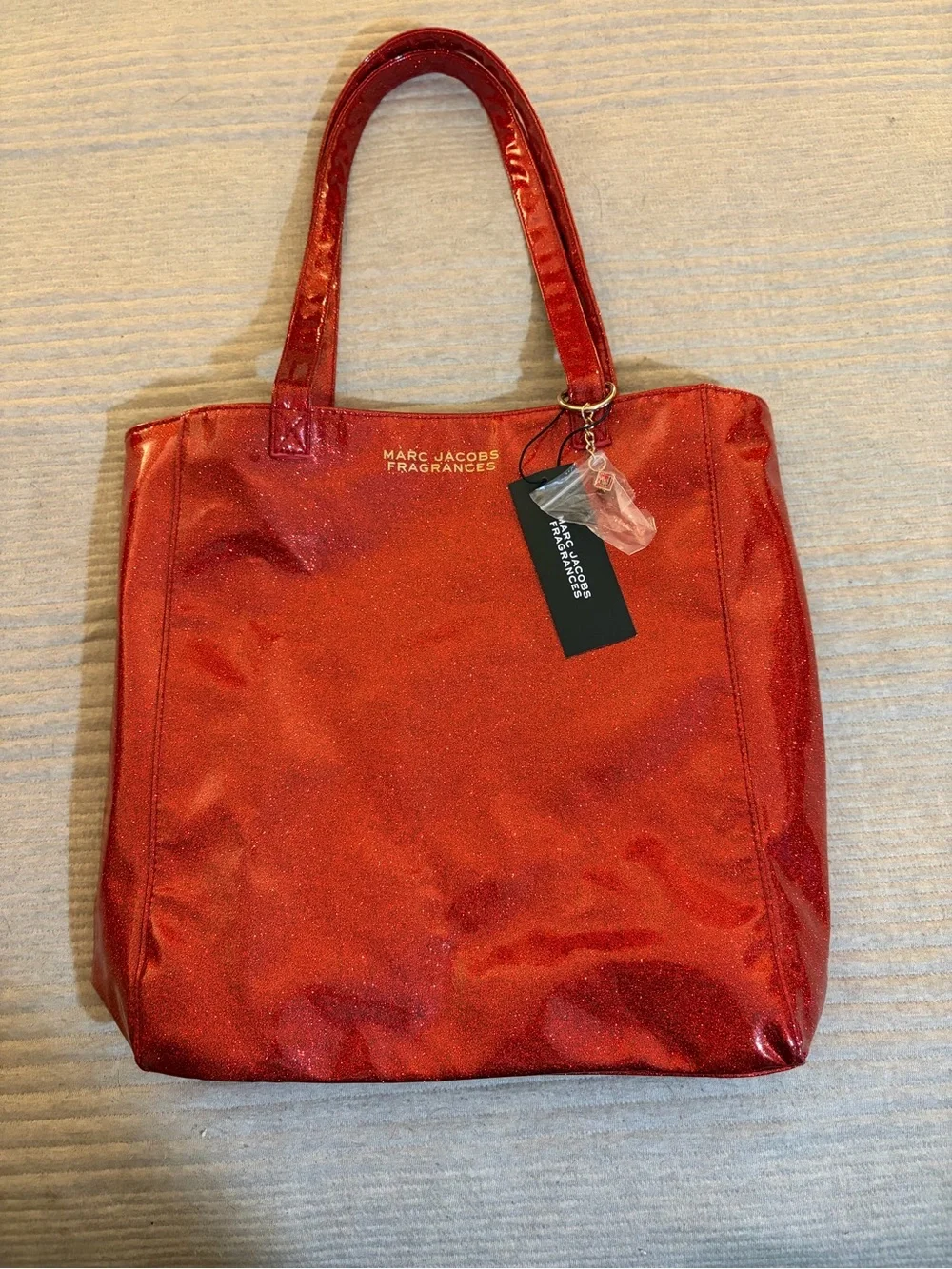 Marc Jacobs Fragrance Medium Tote Bag Glittery Red w/charm - Picture 1 of 5